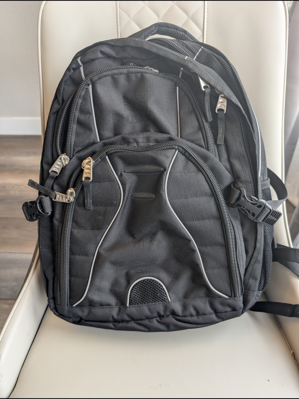 High Sierra Black Unisex Durable Everyday Laptop Backpack w/ Zip Up Pockets